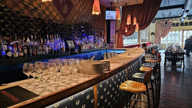 Sotto Sopra bar with wine glasses, stools and warm pendant lights