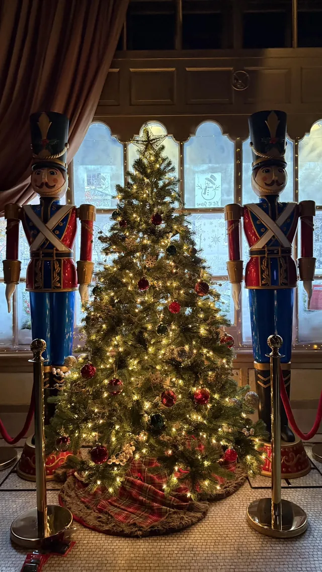 Sotto Sopra’s holiday tree and nutcrackers